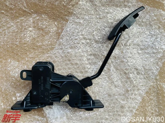 PAJERO4 V90V80W PEDAL,ACCEL 1600A013